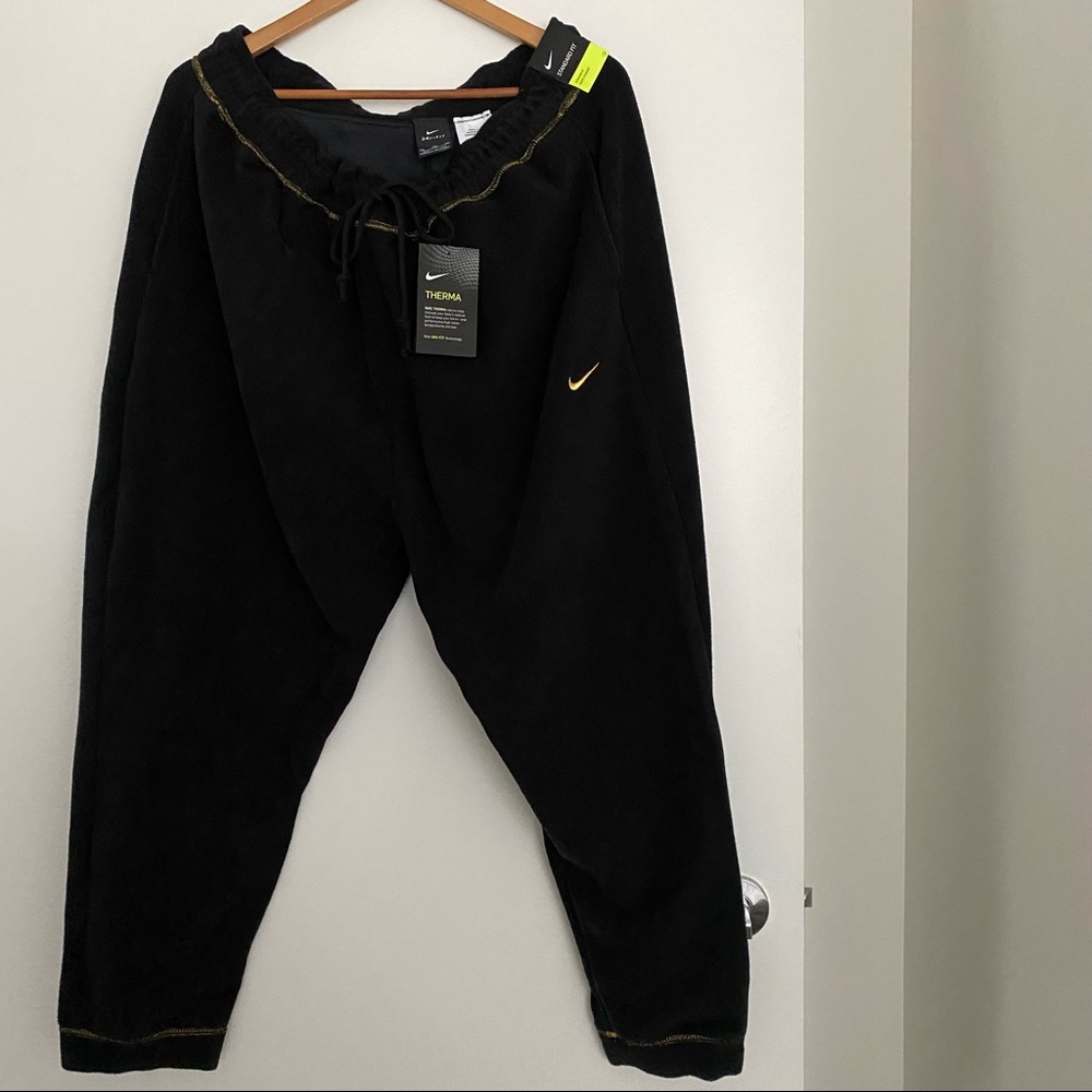 NWT Women’s Nike Black Therma Sweatpants XXL